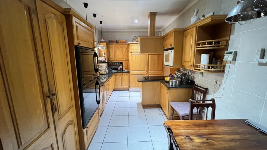5 Bedroom Property for Sale in Fichardt Park Free State